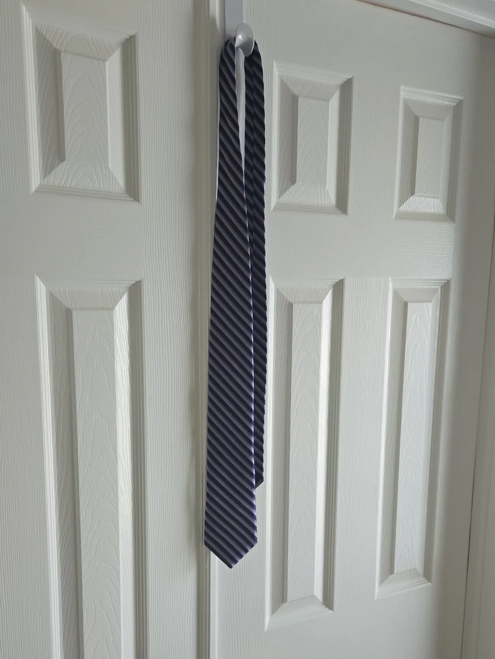 Michael Kors Navy and Silver Diagonal Stripe Tie